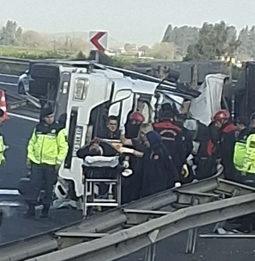 Osmaniye’de kontrolden çıkan tır devrildi: 1 yaralı
