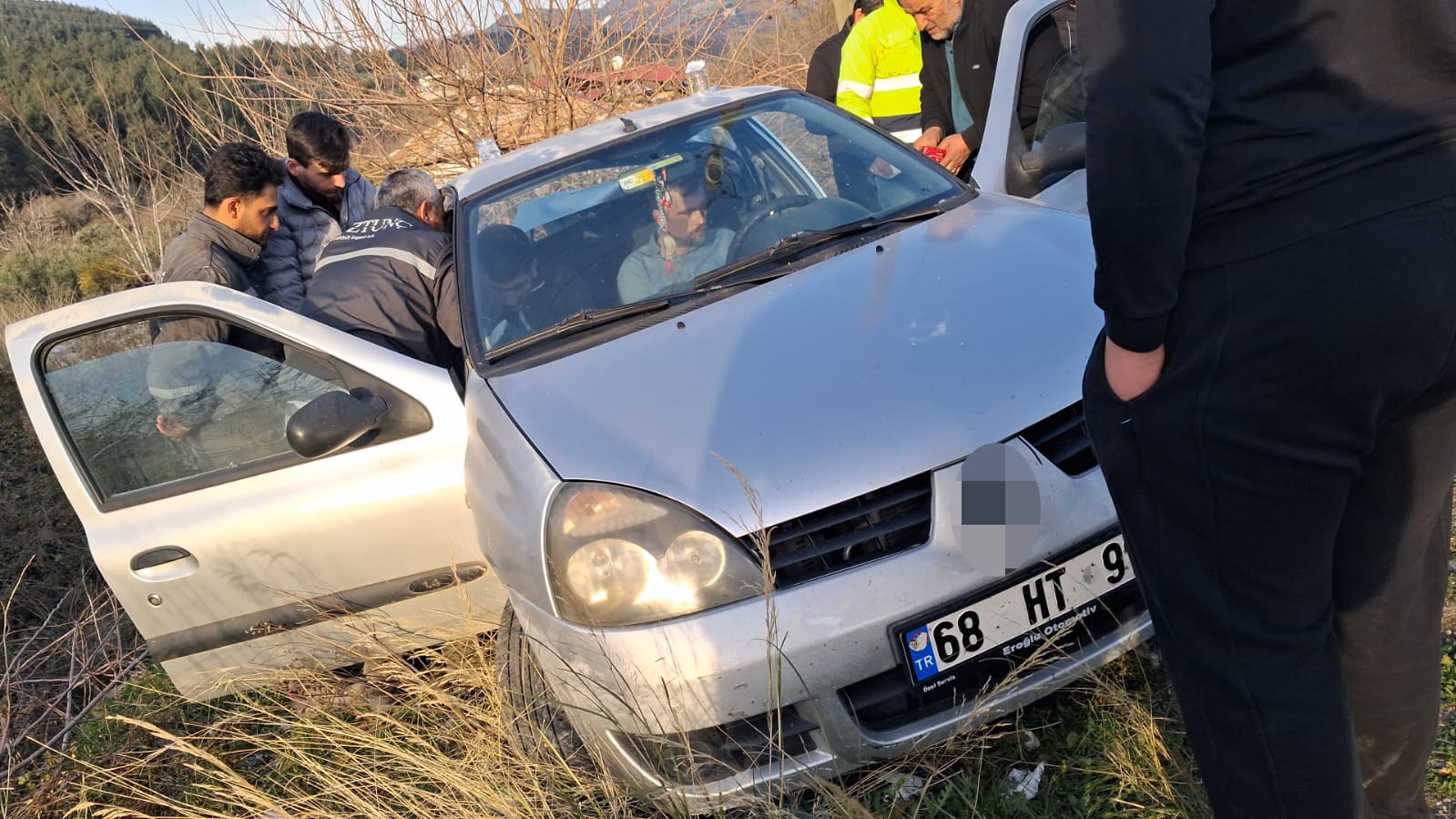 Osmaniye’de minibüs ile otomobil çarpıştı: 2 yaralı
