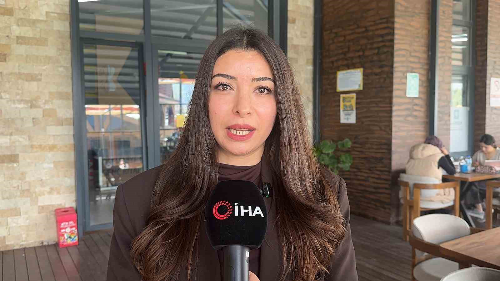 Osmaniye’de öğrenciler kitap kafede hem ders çalışıyor hem sosyalleşiyor
