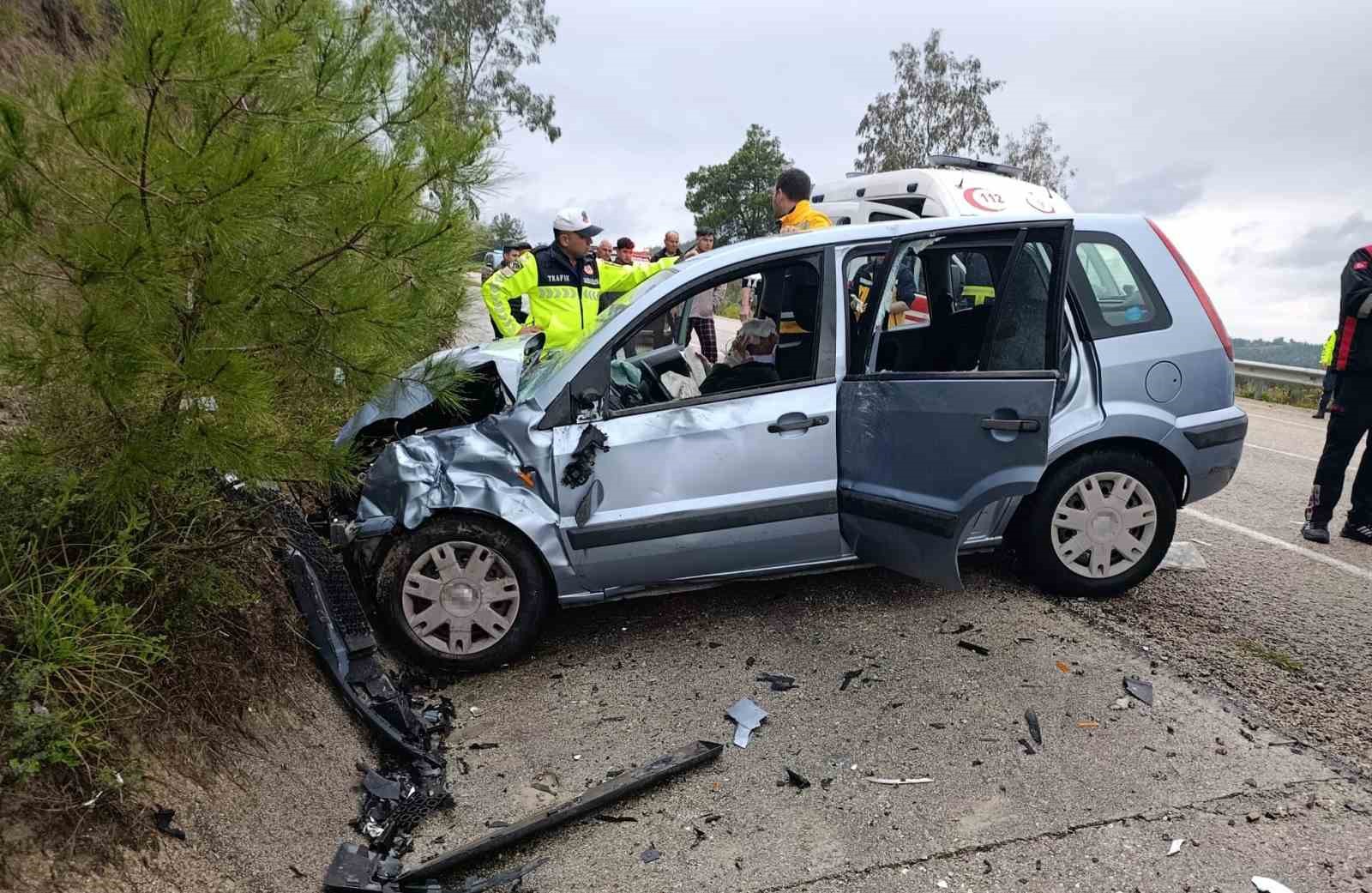 Osmaniye’de otomobil ile ticari araç çarpıştı: 6 yaralı
