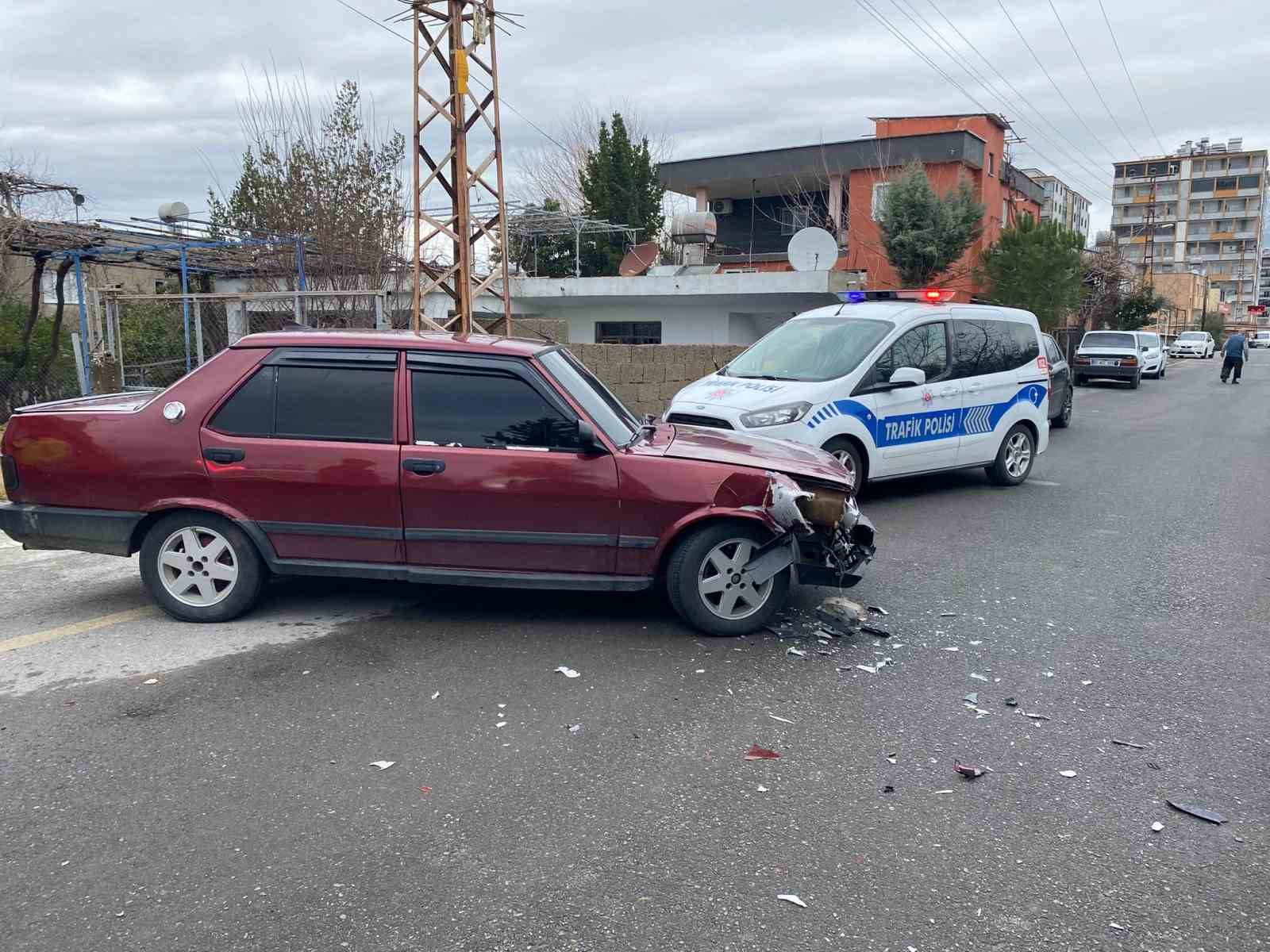Osmaniye’de otomobille çarpışan motosiklet kanala düştü: 2 yaralı
