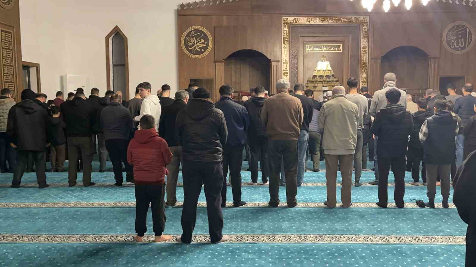 Osmaniye’de Ramazan ayının ilk teravi namazı kılındı
