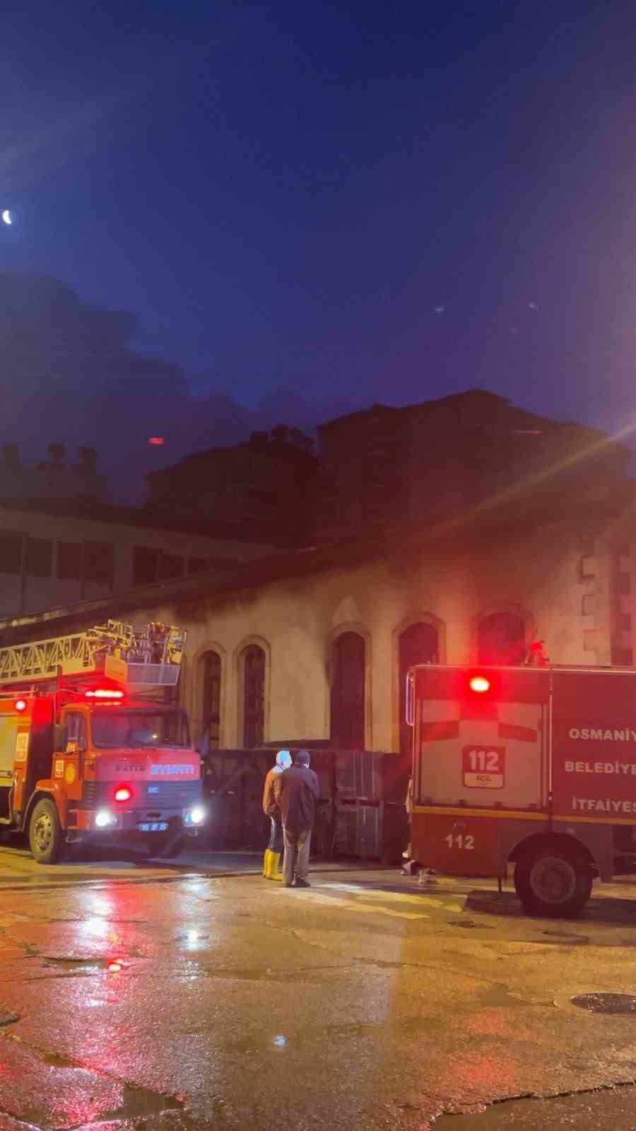 Osmaniye’de restorasyonu yapılan asırlık okulda çıkan yangın söndürüldü
