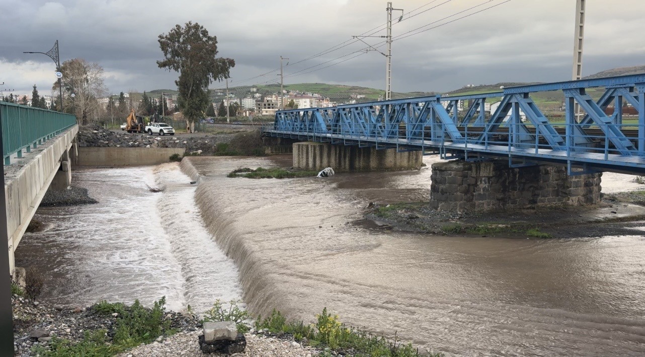Osmaniye’de sağanak hayatı olumsuz etkiledi
