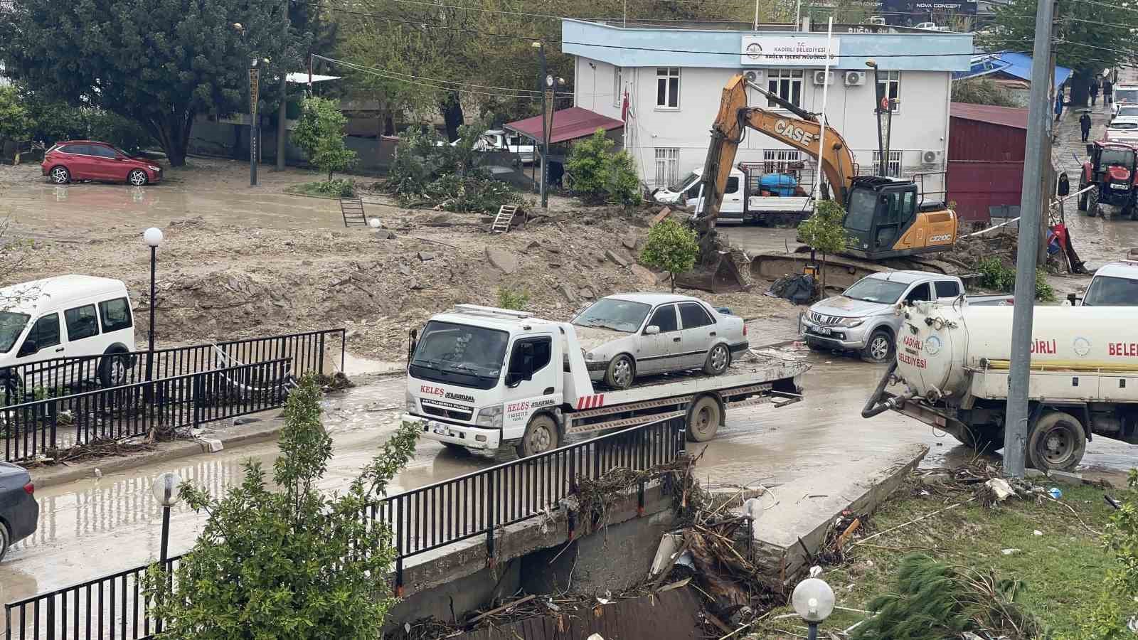 Osmaniye’de sel alarmı: 251 araç, bin 93 personel görevde
