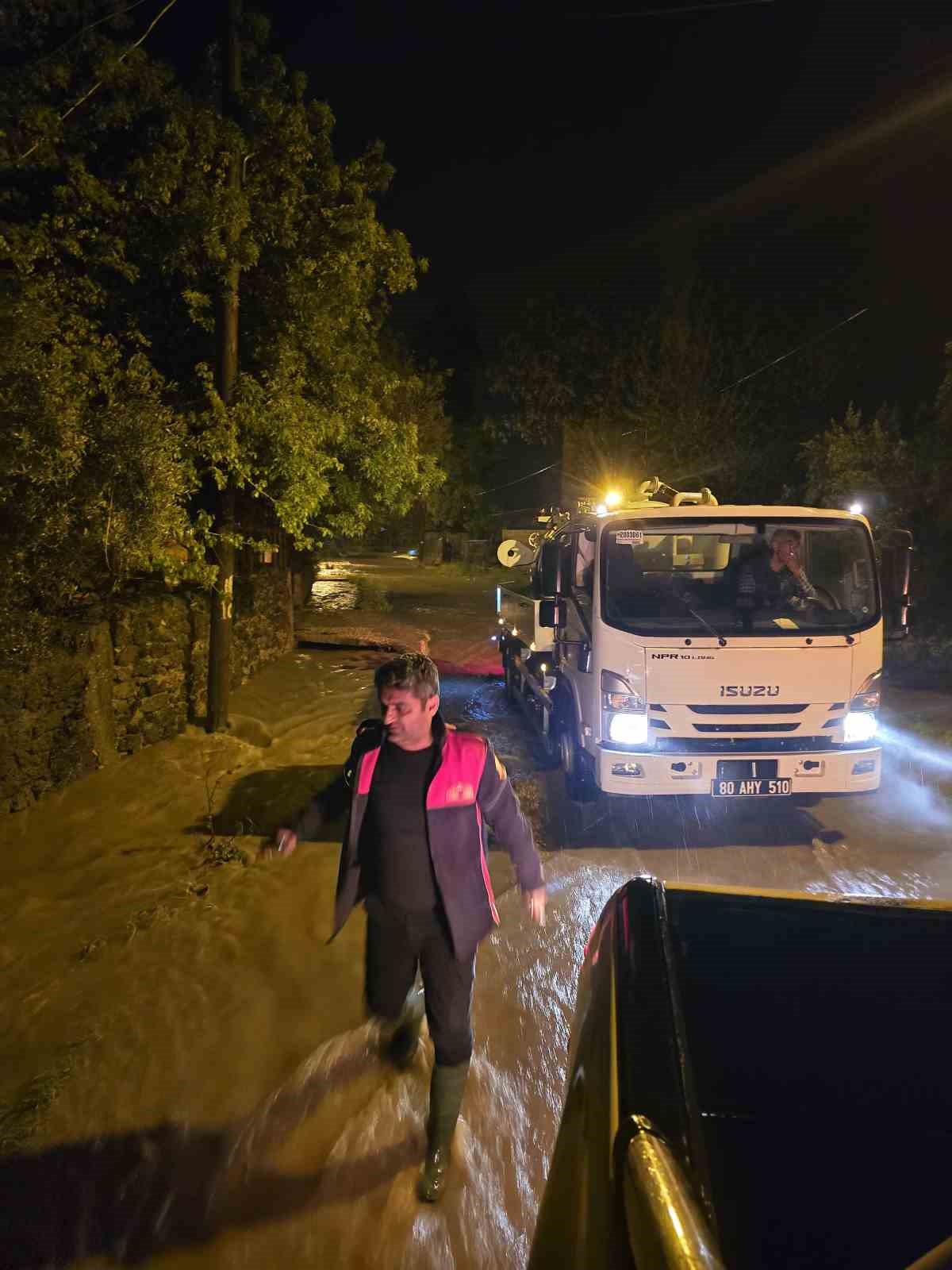 Osmaniye’de şiddetli yağmur ulaşımı vurdu
