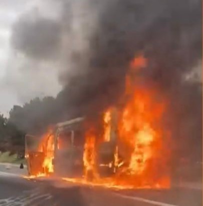 Osmaniye’de tarım işçilerini taşıyan minibüs yandı
