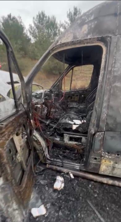 Osmaniye’de tarım işçilerini taşıyan minibüs yandı
