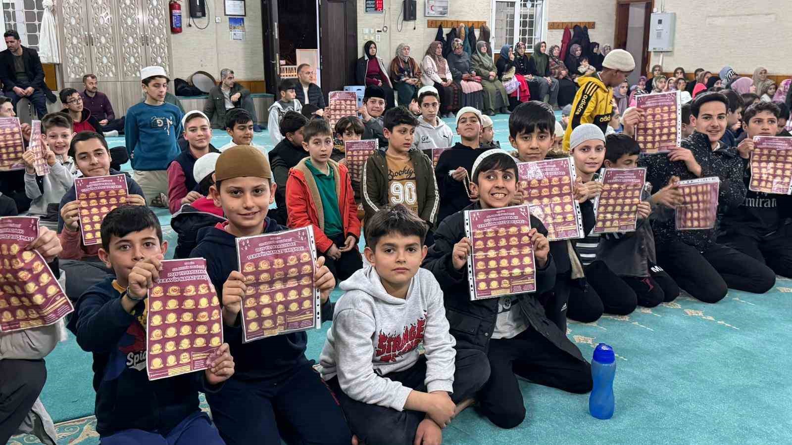 Osmaniye’de teravih namazı çocukların neşesiyle şenleniyor
