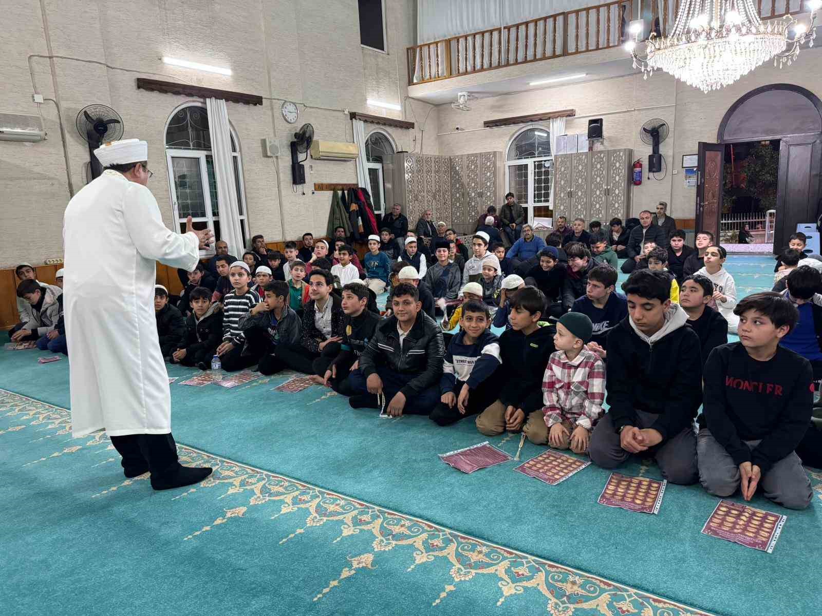 Osmaniye’de teravih namazı çocukların neşesiyle şenleniyor
