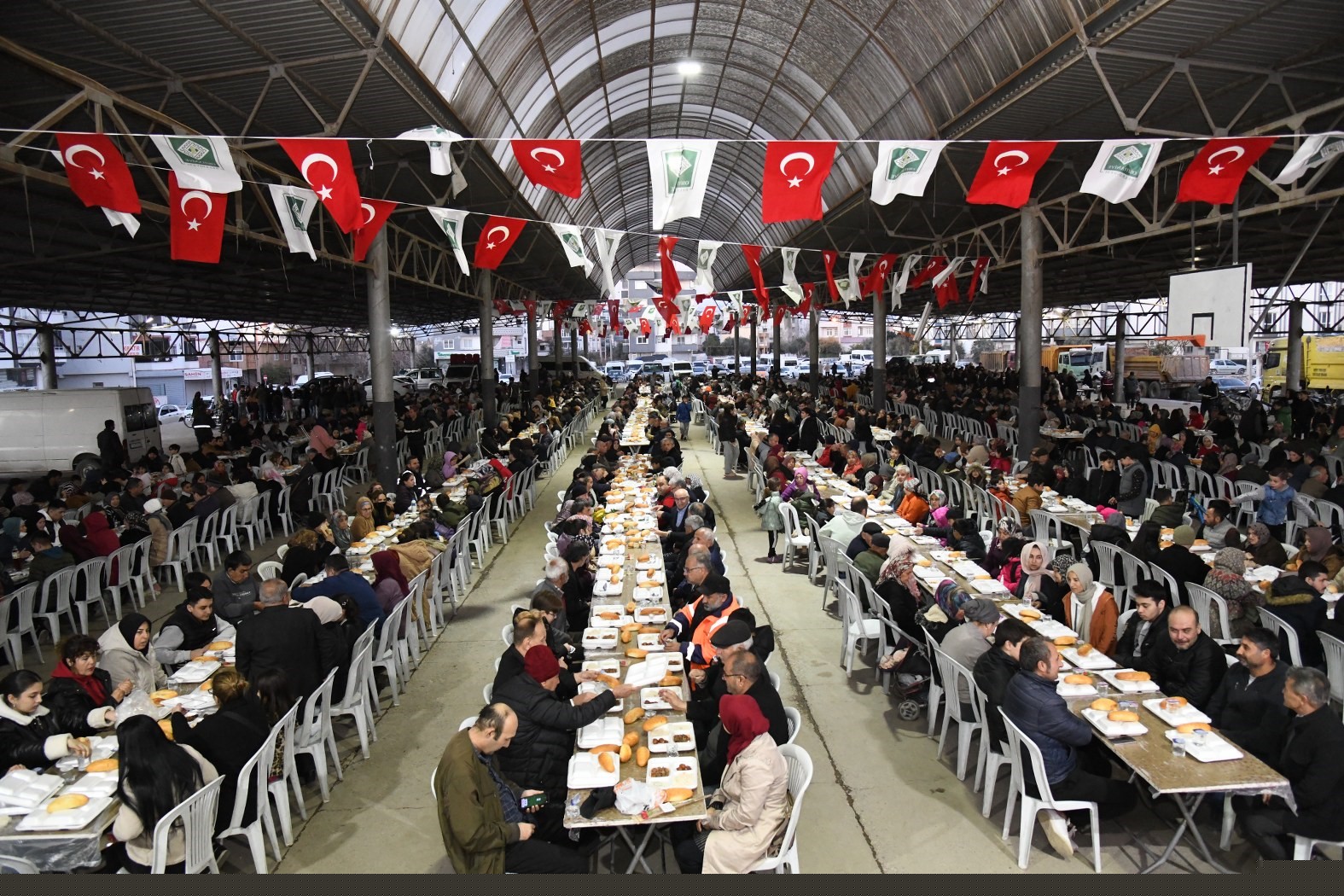 Osmaniye’de vatandaşlar iftar sofrasında buluştu
