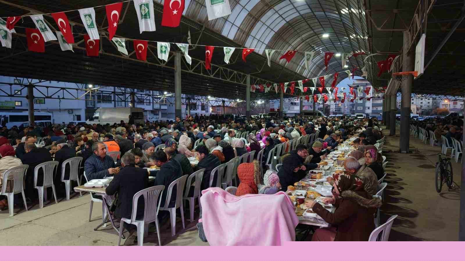 Osmaniye’de vatandaşlar iftar sofrasında buluştu
