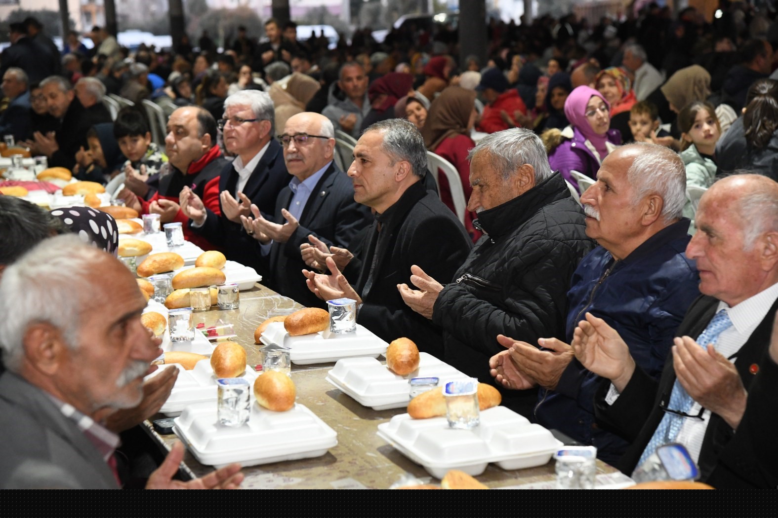 Osmaniye’de vatandaşlar iftar sofrasında buluştu
