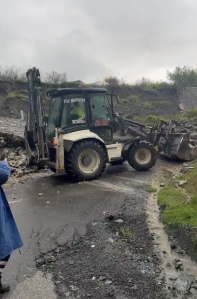 Osmaniye’de yağış felaketi: Yollar kapandı, ulaşım aksadı

