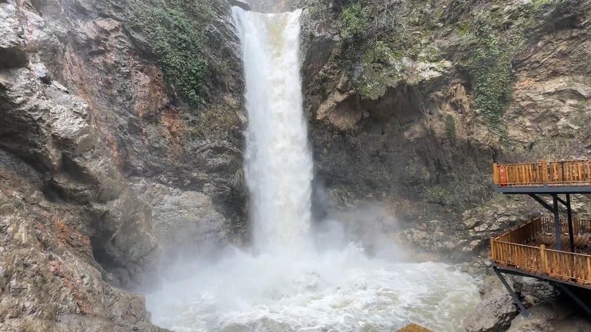 Osmaniye’de yağmurun bereketi Karaçay Vadisi’ni coşturdu
Osmaniye’de yağmurun bereketi Karaçay Vadisi’ni coşturdu