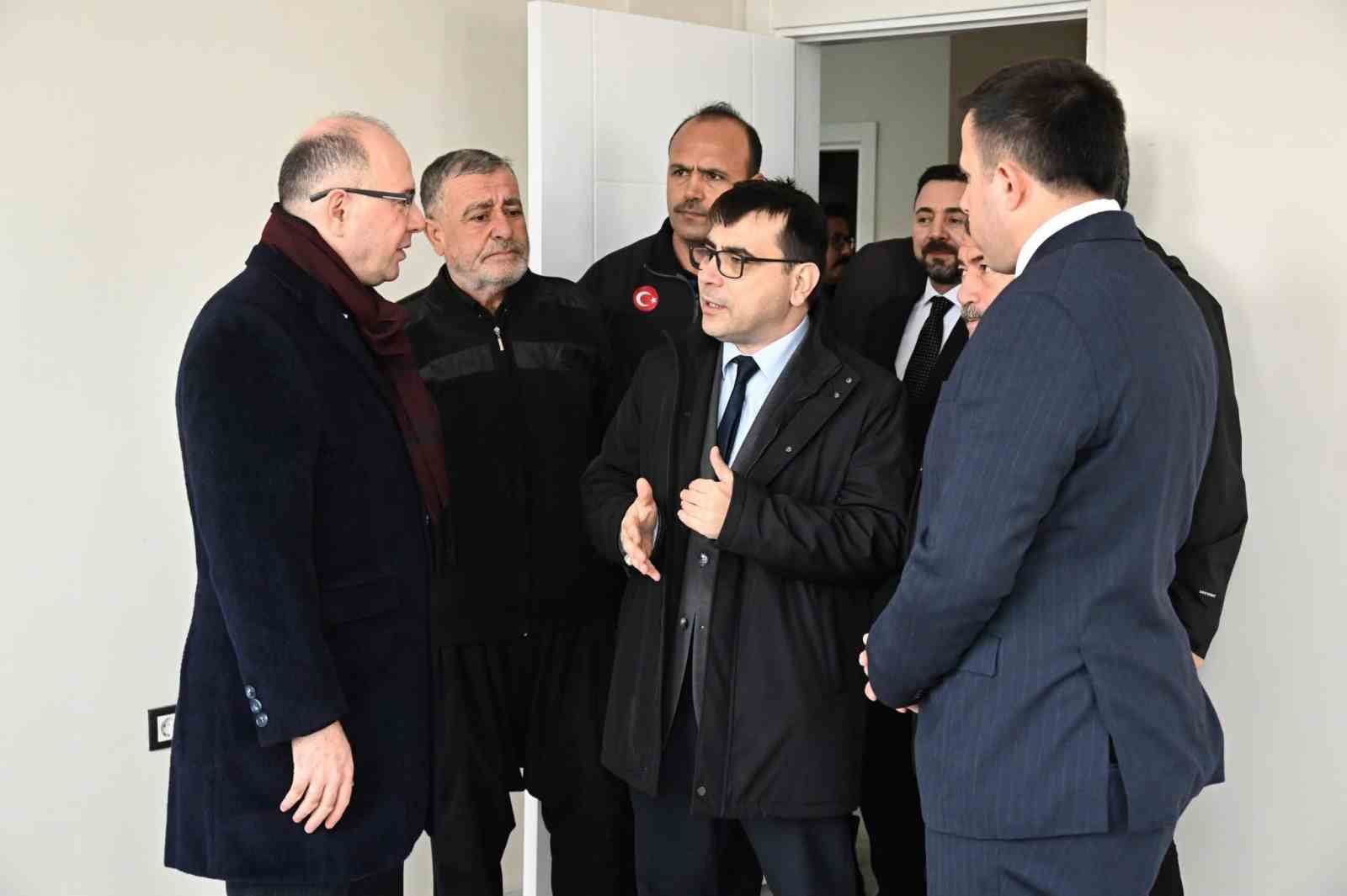 Osmaniye’de yapımı tamamlanan köy evleri hak sahiplerine teslim edildi
