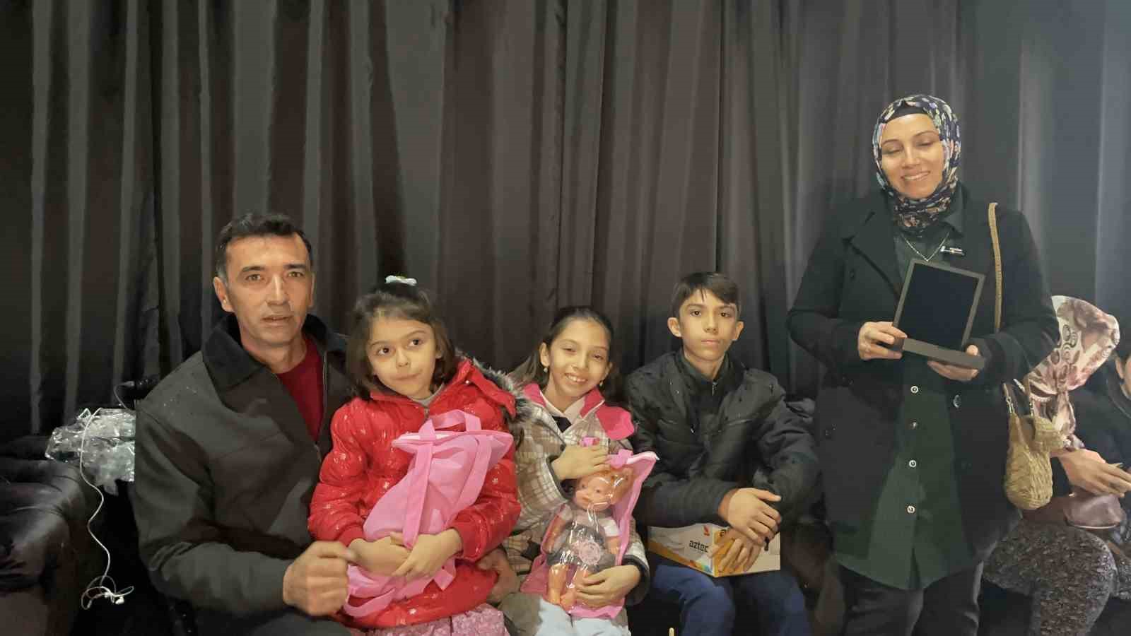 Osmaniyeli depremzedeler evlerine kavuştukları için mutlu
