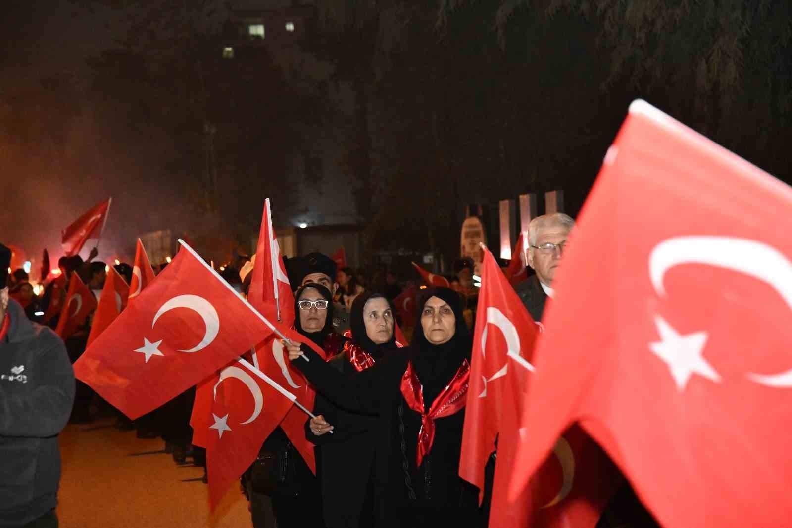 Osmaniye’nin kurtuluşu fener alayıyla kutlandı
