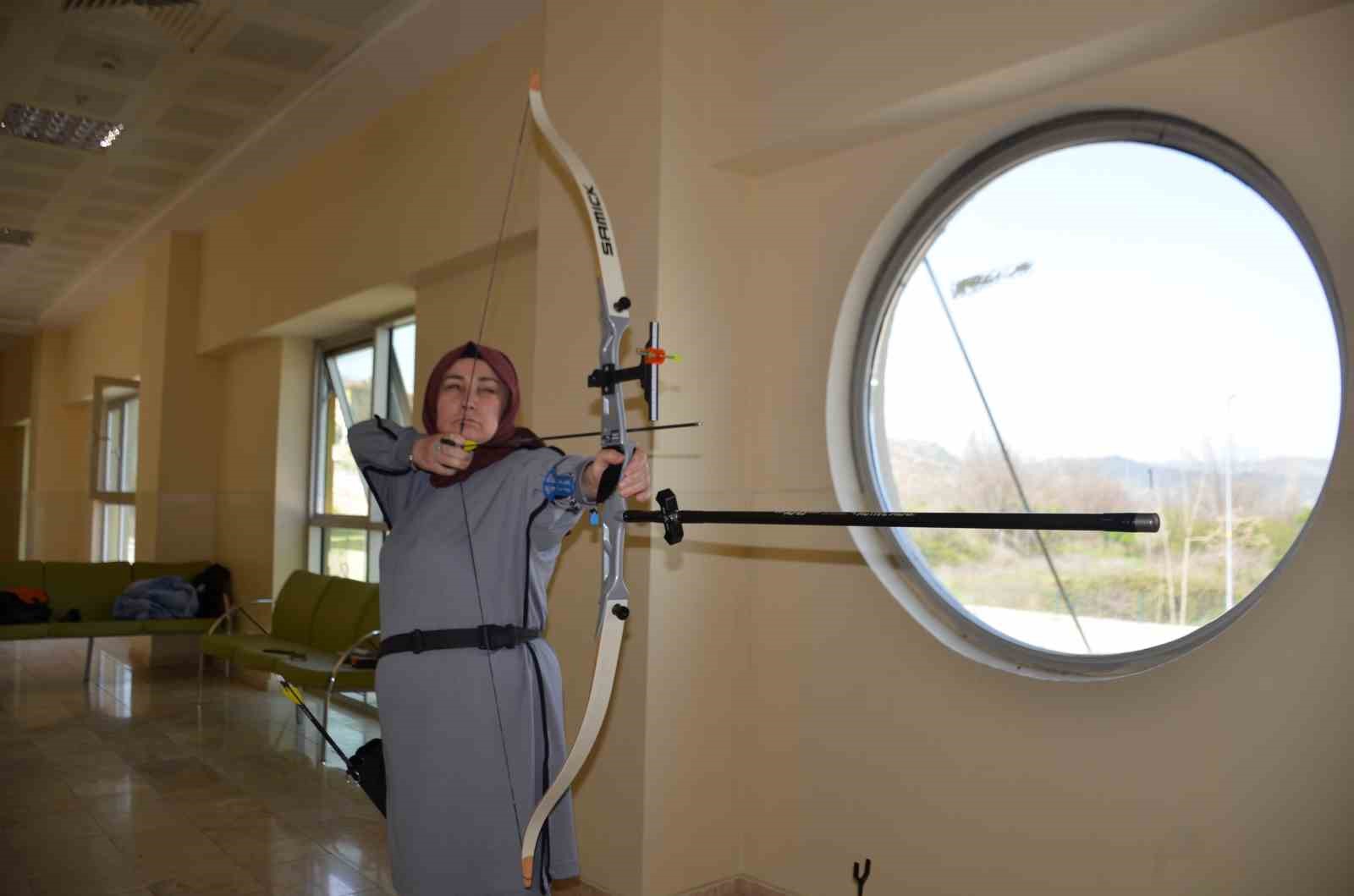 Osmanlı dizilerinden etkilendi, 48 yaşında okçuluğa başladı
Osmanlı dizilerinden etkilendi, 48 yaşında okçuluğa başladı