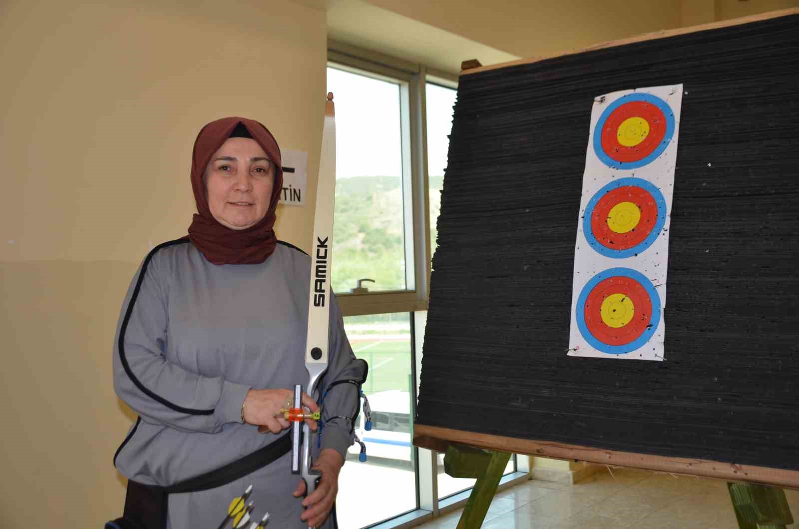 Osmanlı dizilerinden etkilendi, 48 yaşında okçuluğa başladı
Osmanlı dizilerinden etkilendi, 48 yaşında okçuluğa başladı