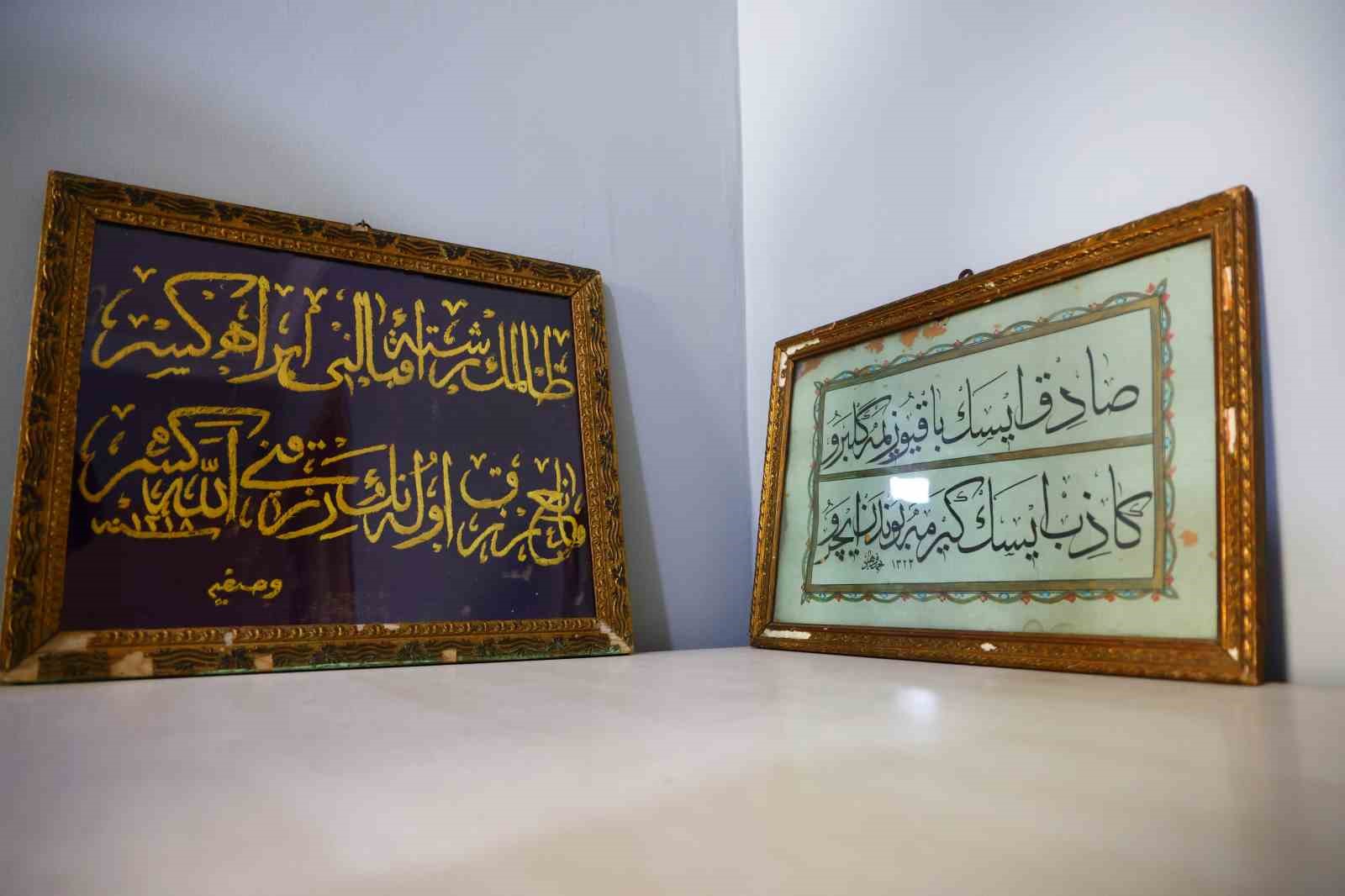 Osmanlı kadınının işlediği 126 yıllık altın sırma hat levhası görenleri hayran bıraktı
