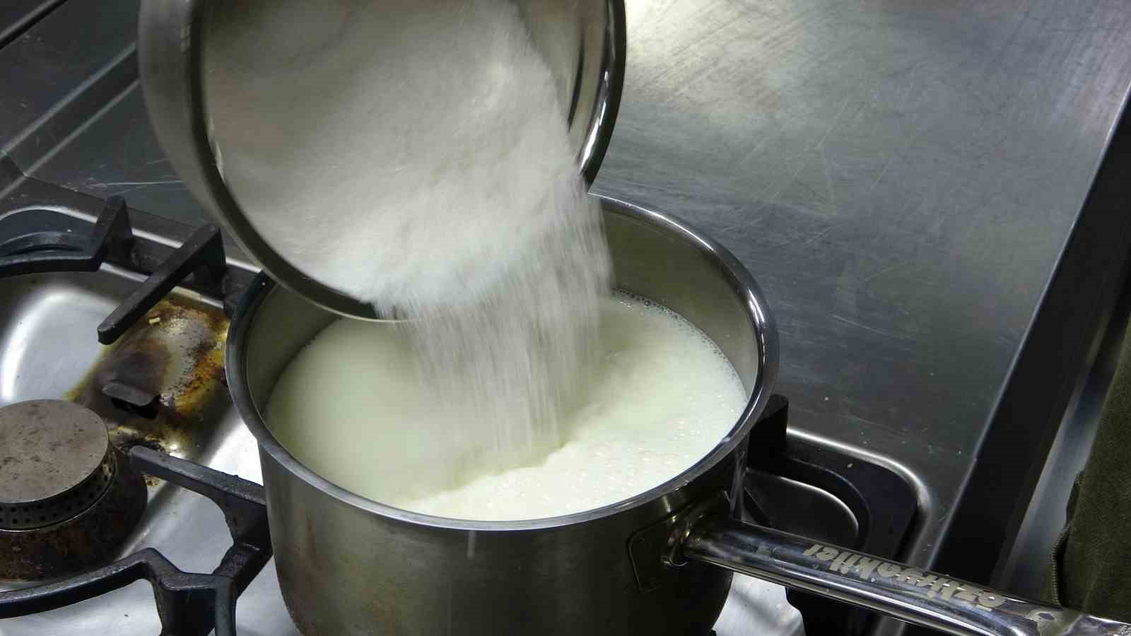 Osmanlı mutfağının hafif tatlısı Güllaç Ramazan sofralarını süslüyor
Osmanlı mutfağının hafif tatlısı Güllaç Ramazan sofralarını süslüyor