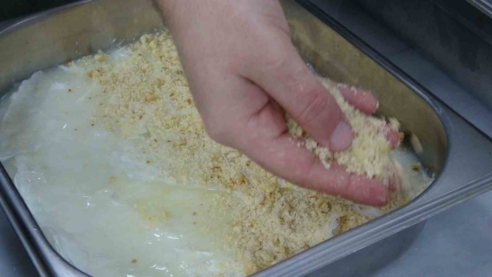 Osmanlı mutfağının hafif tatlısı Güllaç Ramazan sofralarını süslüyor
Osmanlı mutfağının hafif tatlısı Güllaç Ramazan sofralarını süslüyor