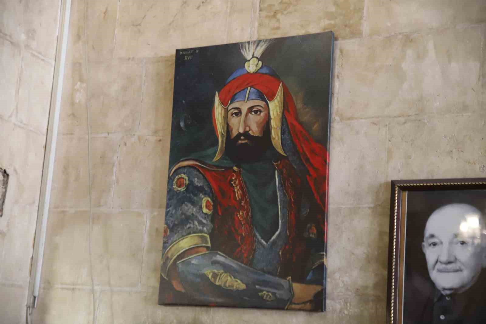 Osmanlı’dan günümüze bakır cezvelerde hazırlanan menengiç kahvesi lezzetiyle dikkat çekiyor
Osmanlı’dan günümüze bakır cezvelerde hazırlanan menengiç kahvesi lezzetiyle dikkat çekiyor