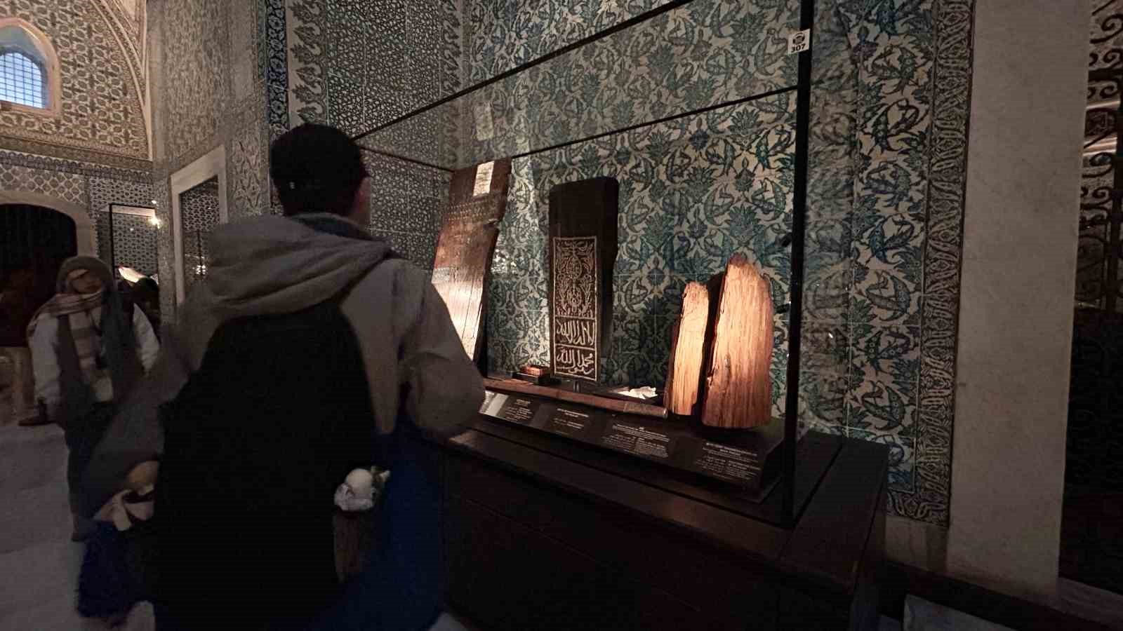 Osmanlı’nın en büyük mushafı Ramazan ayına özel ilk kez Topkapı Sarayı’nda sergide
