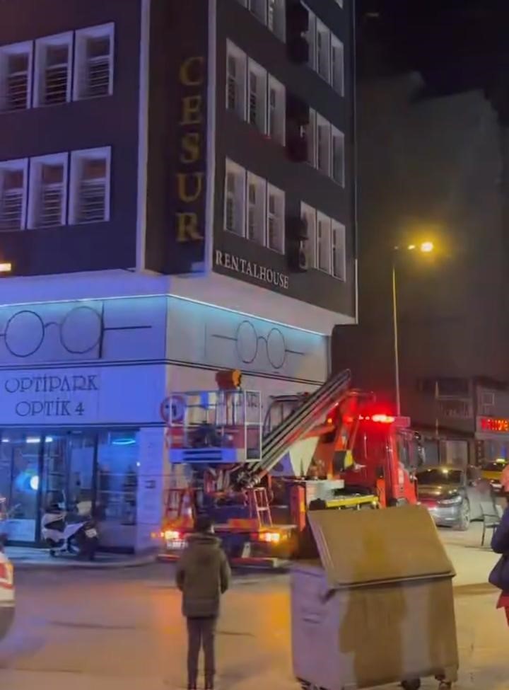 Otel odasındaki yangın itfaiye ve 112’yi alarma geçirdi
