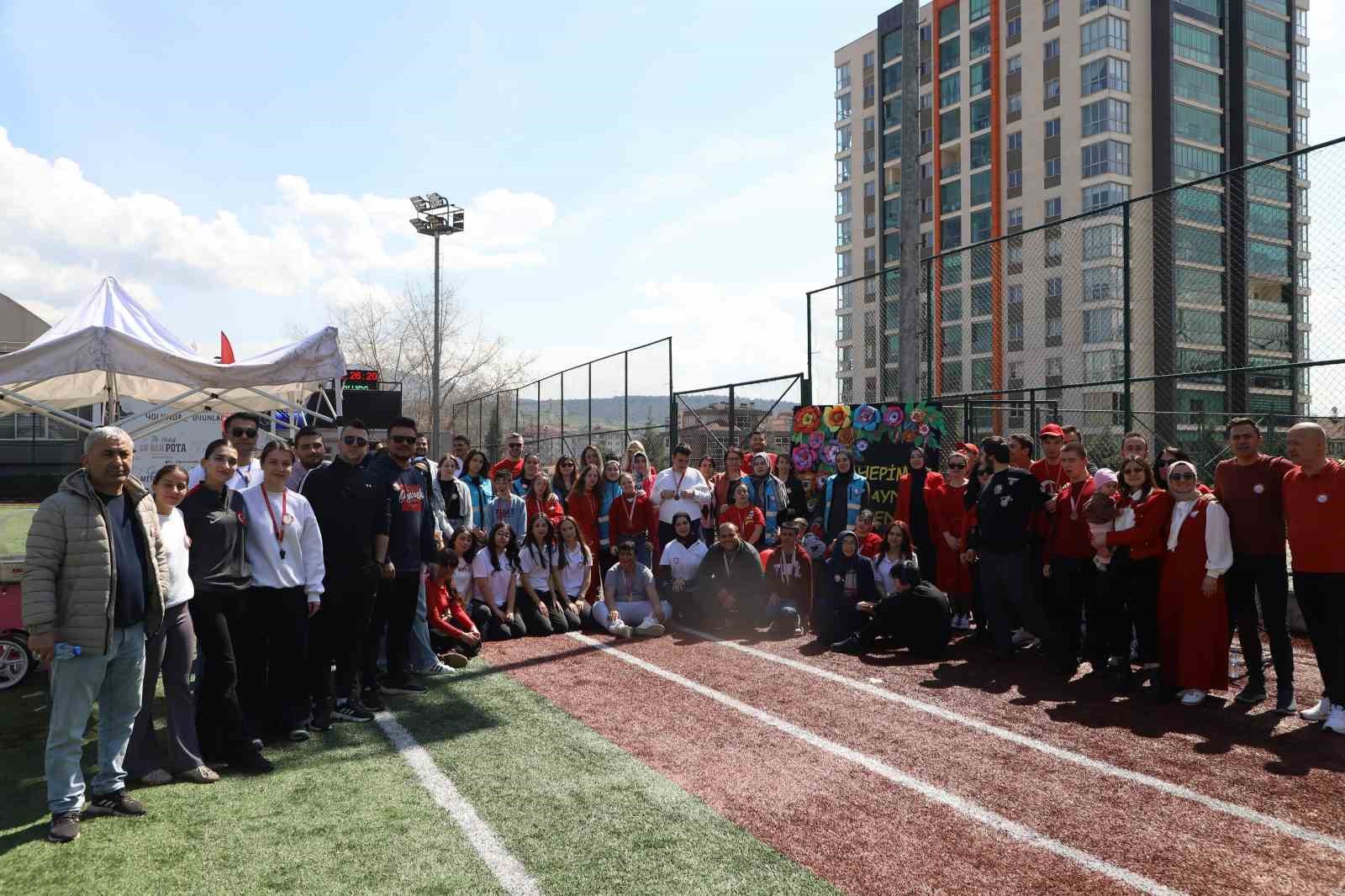 Otizm Farkındalık Günü’nde özel öğrenciler futbol sahasında buluştu
