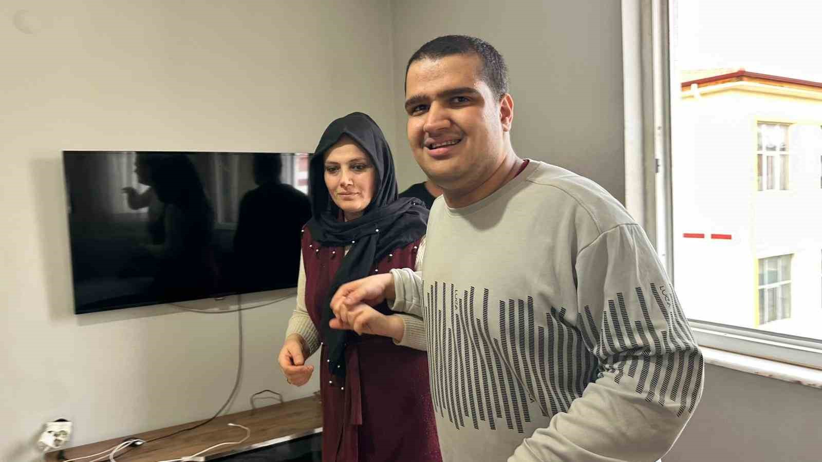 Otizmli öğrenciyi darbettiği iddia edilen öğretmene 15 bin liralık taksitli ceza ailenin tepkisine neden oldu
Otizmli öğrenciyi darbettiği iddia edilen öğretmene 15 bin liralık taksitli ceza ailenin tepkisine neden oldu