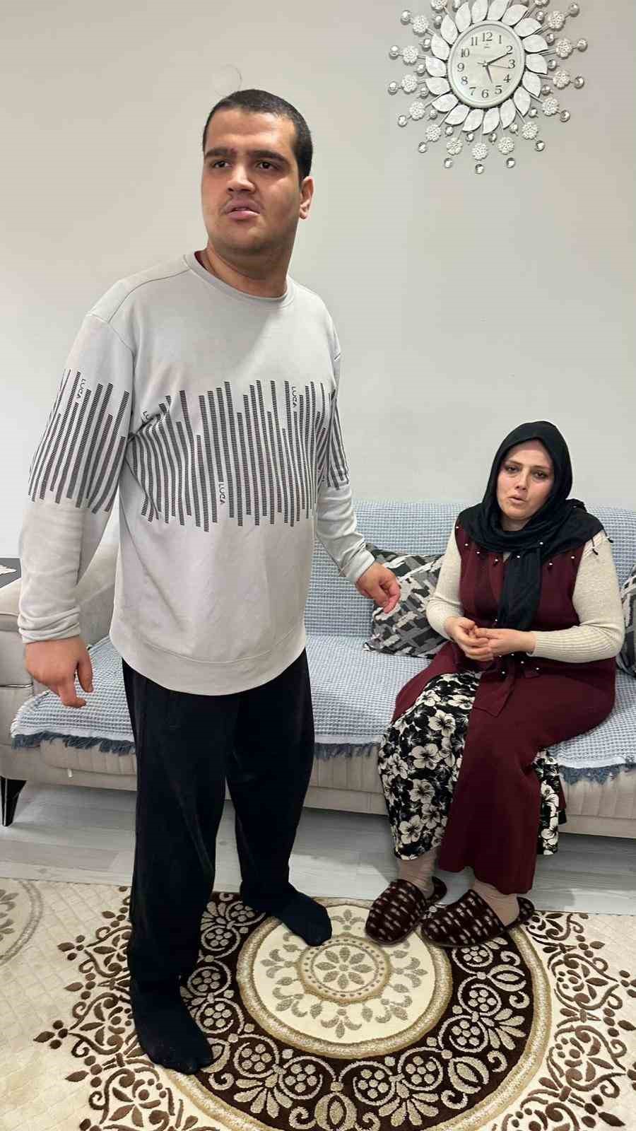 Otizmli öğrenciyi darbettiği iddia edilen öğretmene 15 bin liralık taksitli ceza ailenin tepkisine neden oldu
Otizmli öğrenciyi darbettiği iddia edilen öğretmene 15 bin liralık taksitli ceza ailenin tepkisine neden oldu