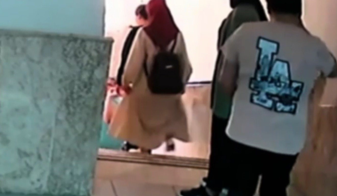 Otizmli öğrenciyi darbettiği iddia edilen öğretmene 15 bin liralık taksitli ceza ailenin tepkisine neden oldu
Otizmli öğrenciyi darbettiği iddia edilen öğretmene 15 bin liralık taksitli ceza ailenin tepkisine neden oldu