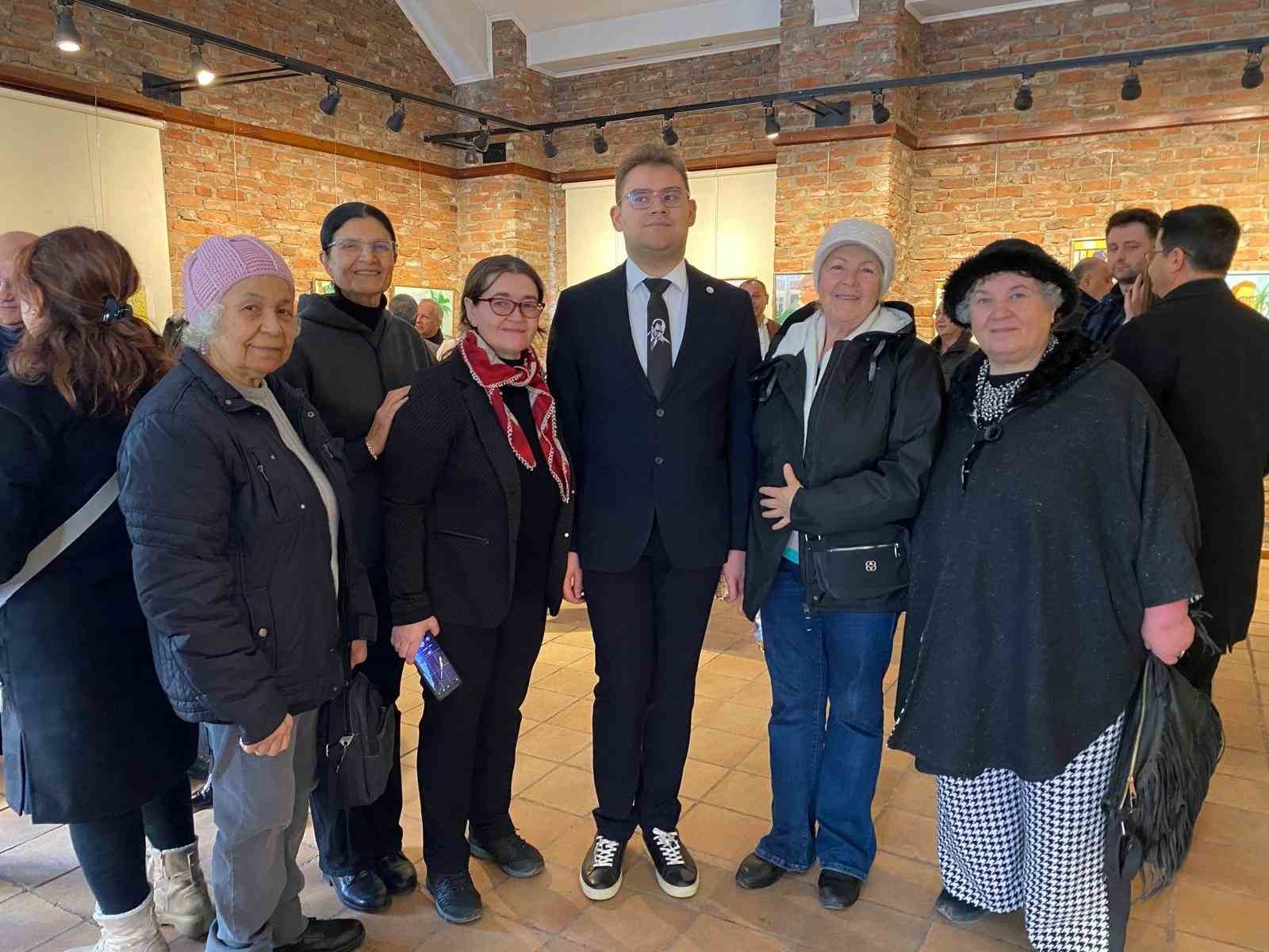 Otizmli ressam Alp Eren Candan’ın resim sergisi
Otizmli ressam Alp Eren Candan’ın resim sergisi