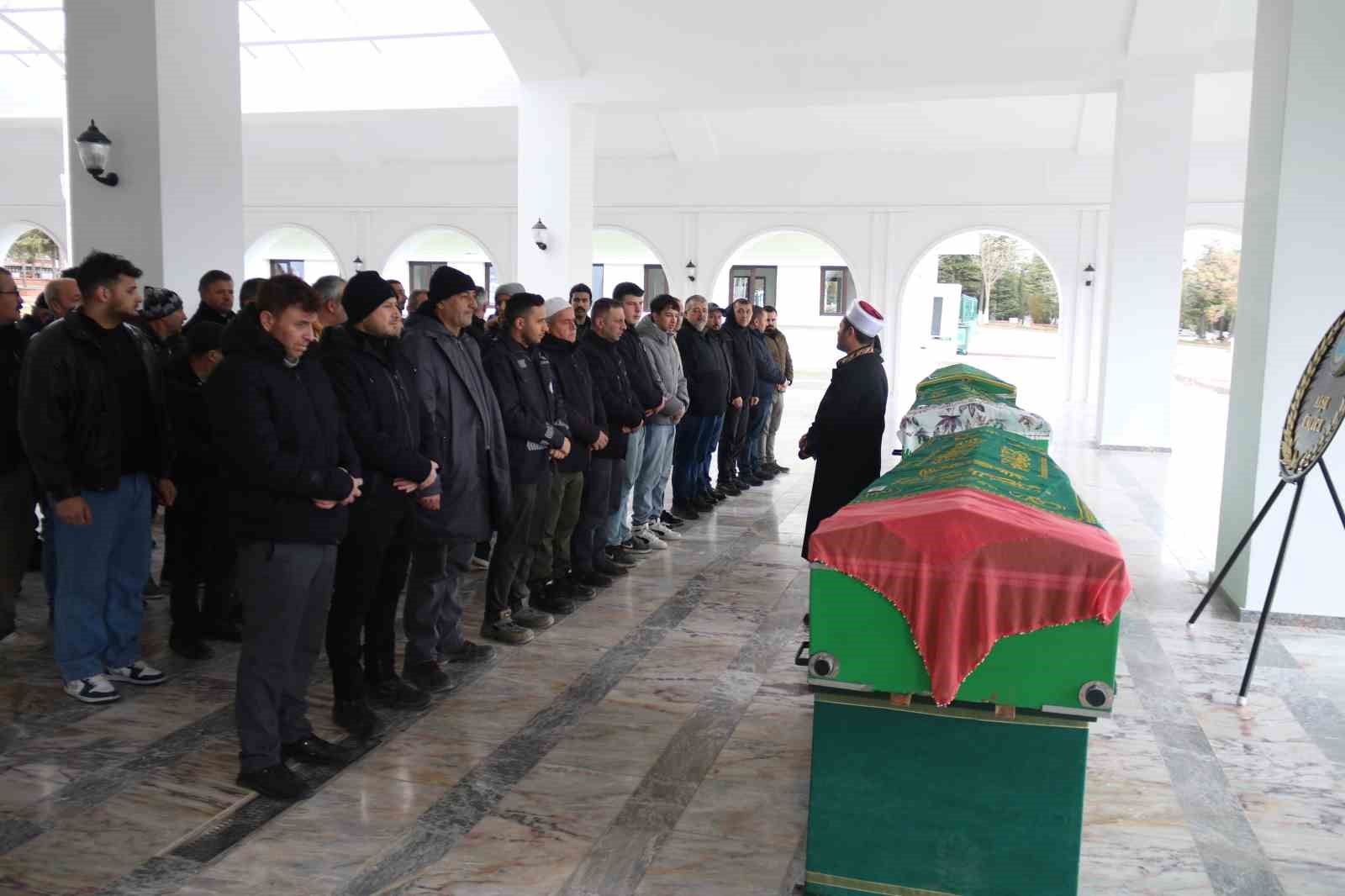 Otobüs kazasında hayatını kaybeden Eskişehirli Resmiye Göktepe son yolculuğuna uğurlandı
