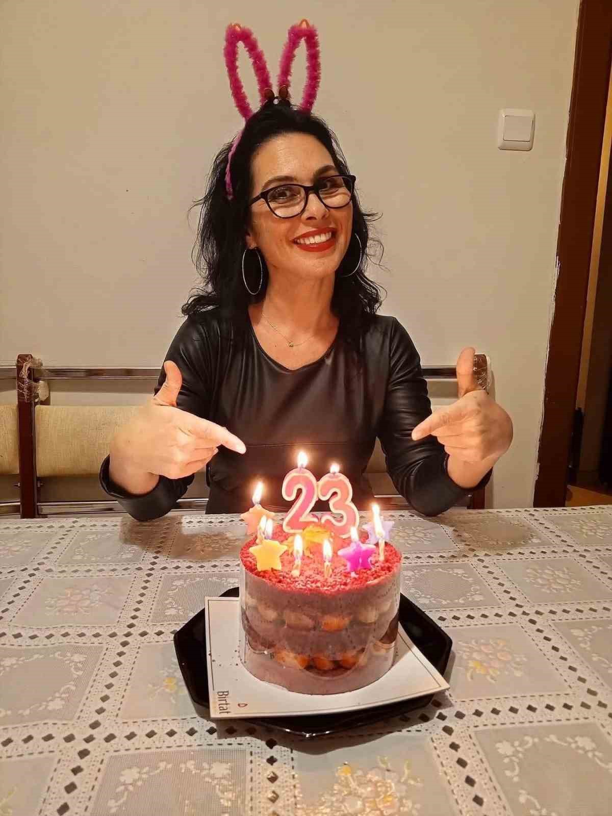 Otobüs kazasında ölen kadın son yolculuğuna uğurlandı
