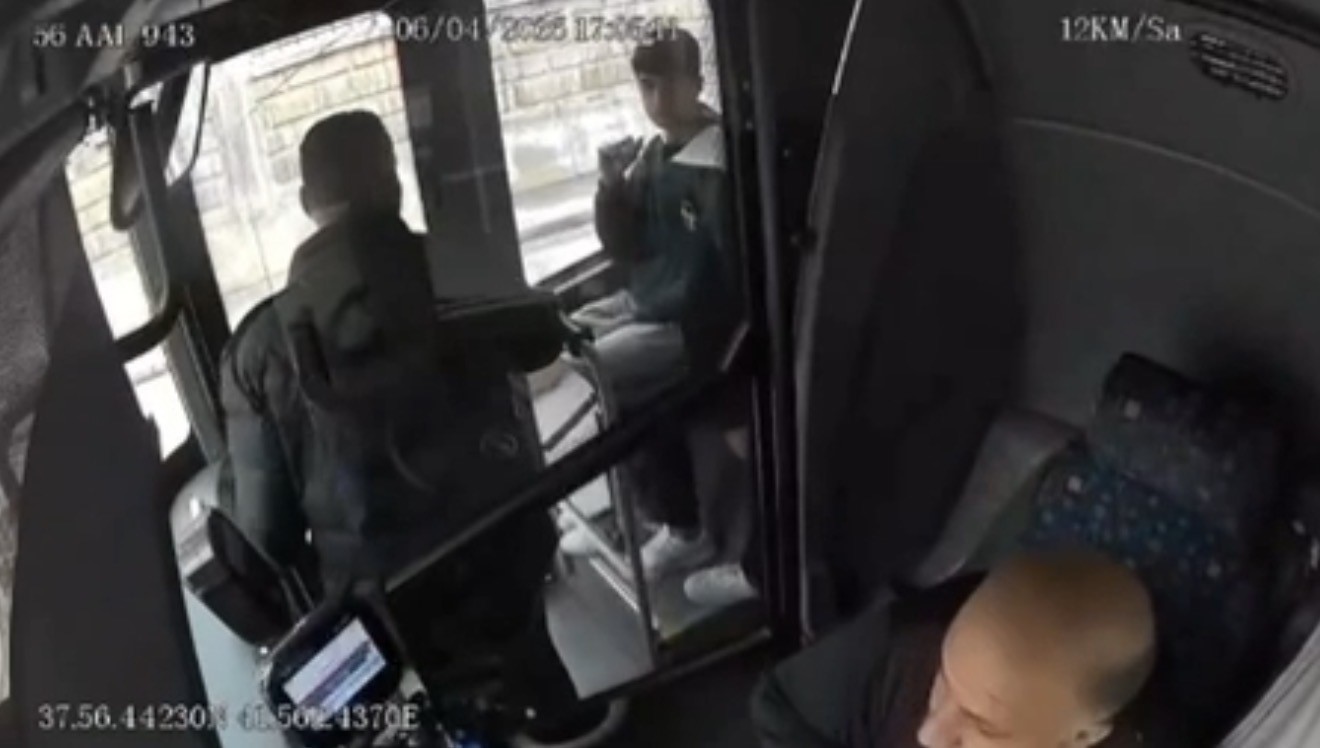 Otobüs şoförü güzergahı değiştirdi, fenalaşan yolcuyu hastaneye yetiştirdi
