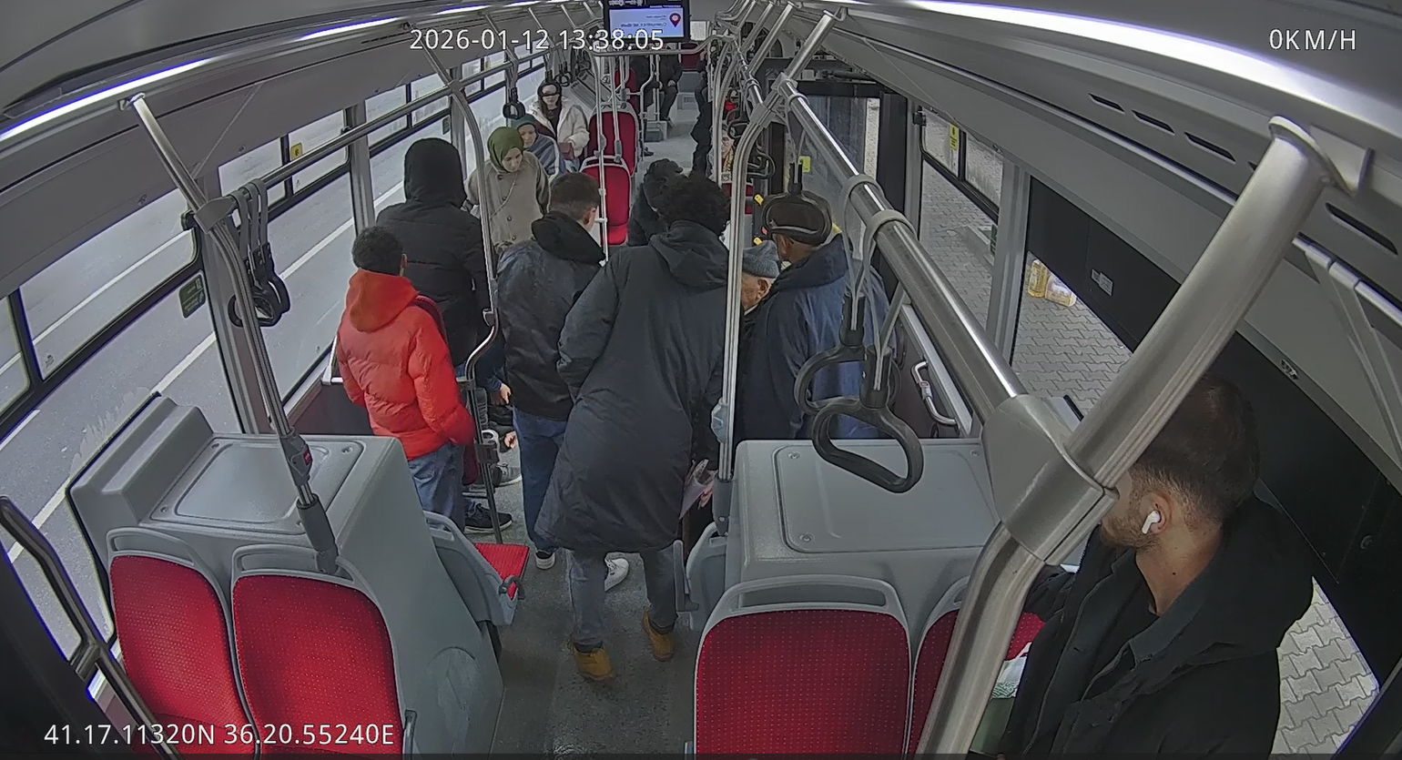 Otobüs şoförü rahatsızlanan yolcuyu hastaneye yetiştirdi
