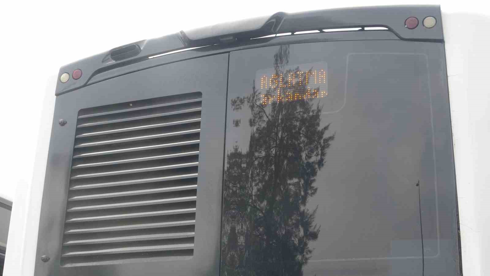 Otobüs şoföründen patenci çocuklara LED’li uyarı: "Patenci kardeş tutma arkadan, anneni babanı ağlatma arkandan"
