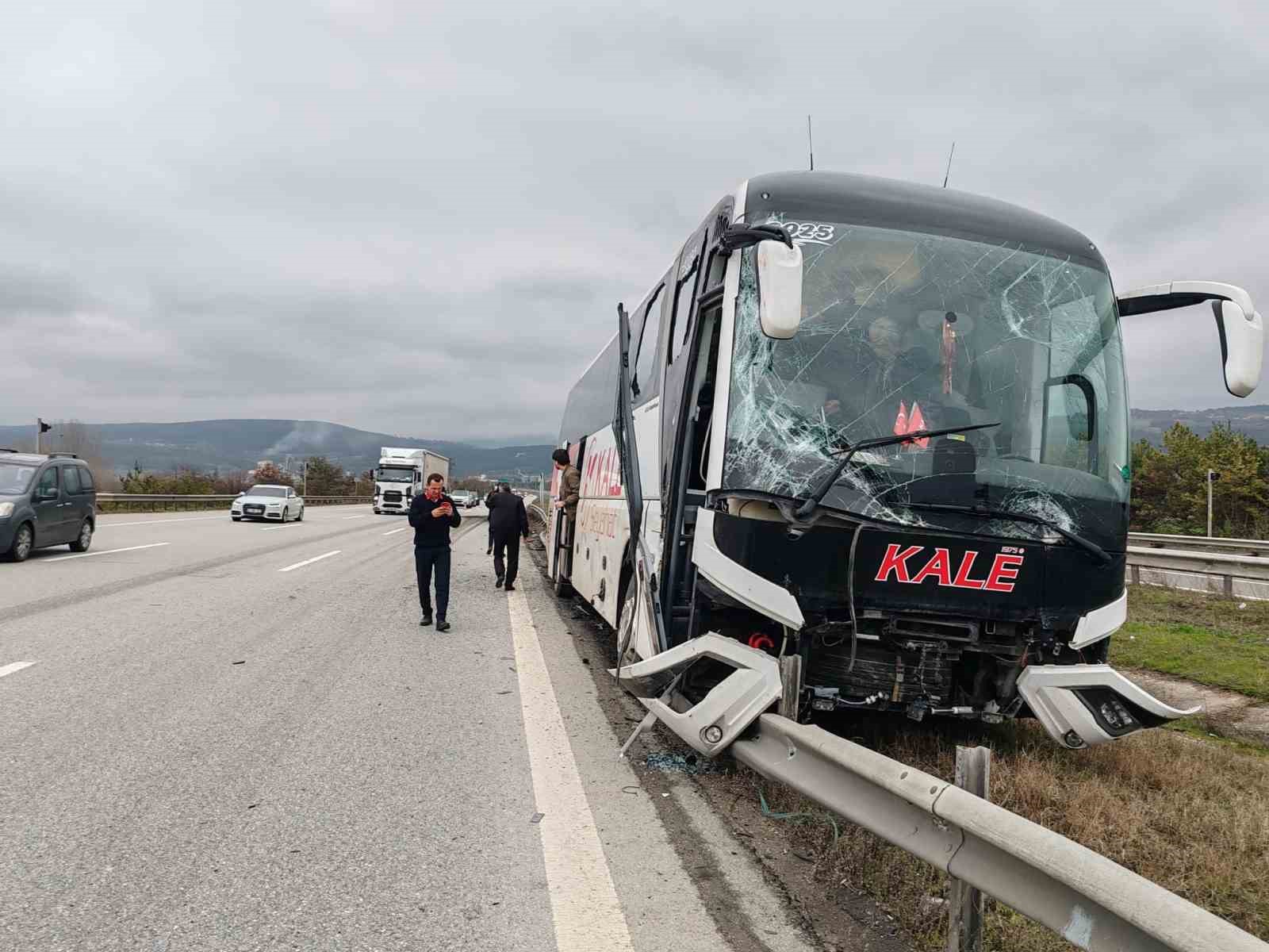 Otobüs şoförünün manevrası faciayı önledi: O anlar kamerada
Otobüs şoförünün manevrası faciayı önledi: O anlar kamerada