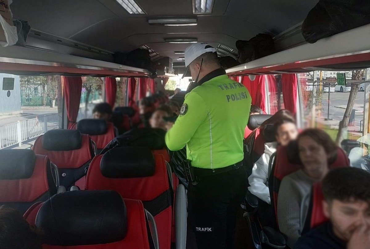 Otobüs terminallerinde emniyet kemeri denetimi
