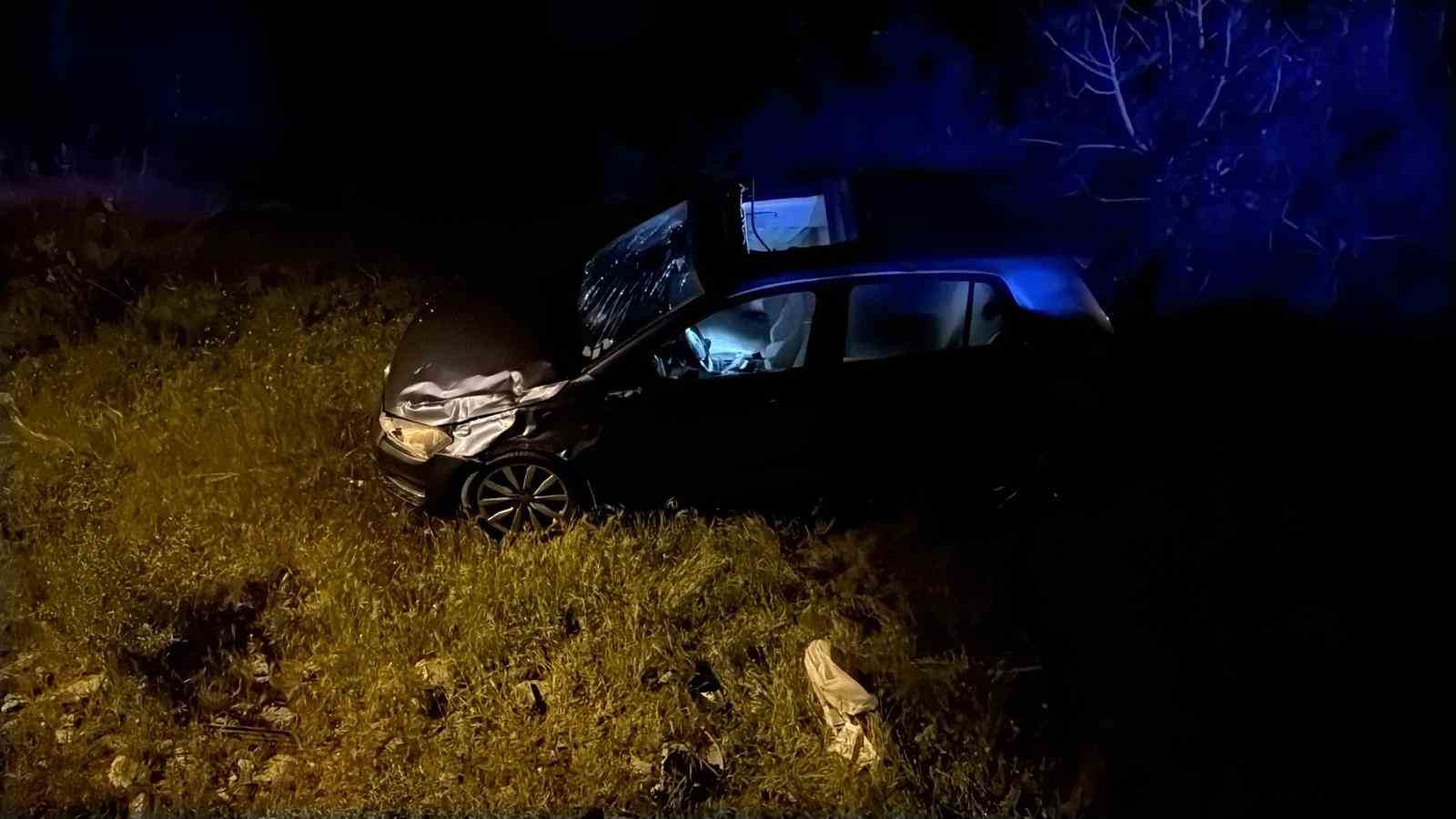 Otomobil 7 metre yükseklikten yuvarlandı, sürücü burnu kanamadan araçtan çıktı
