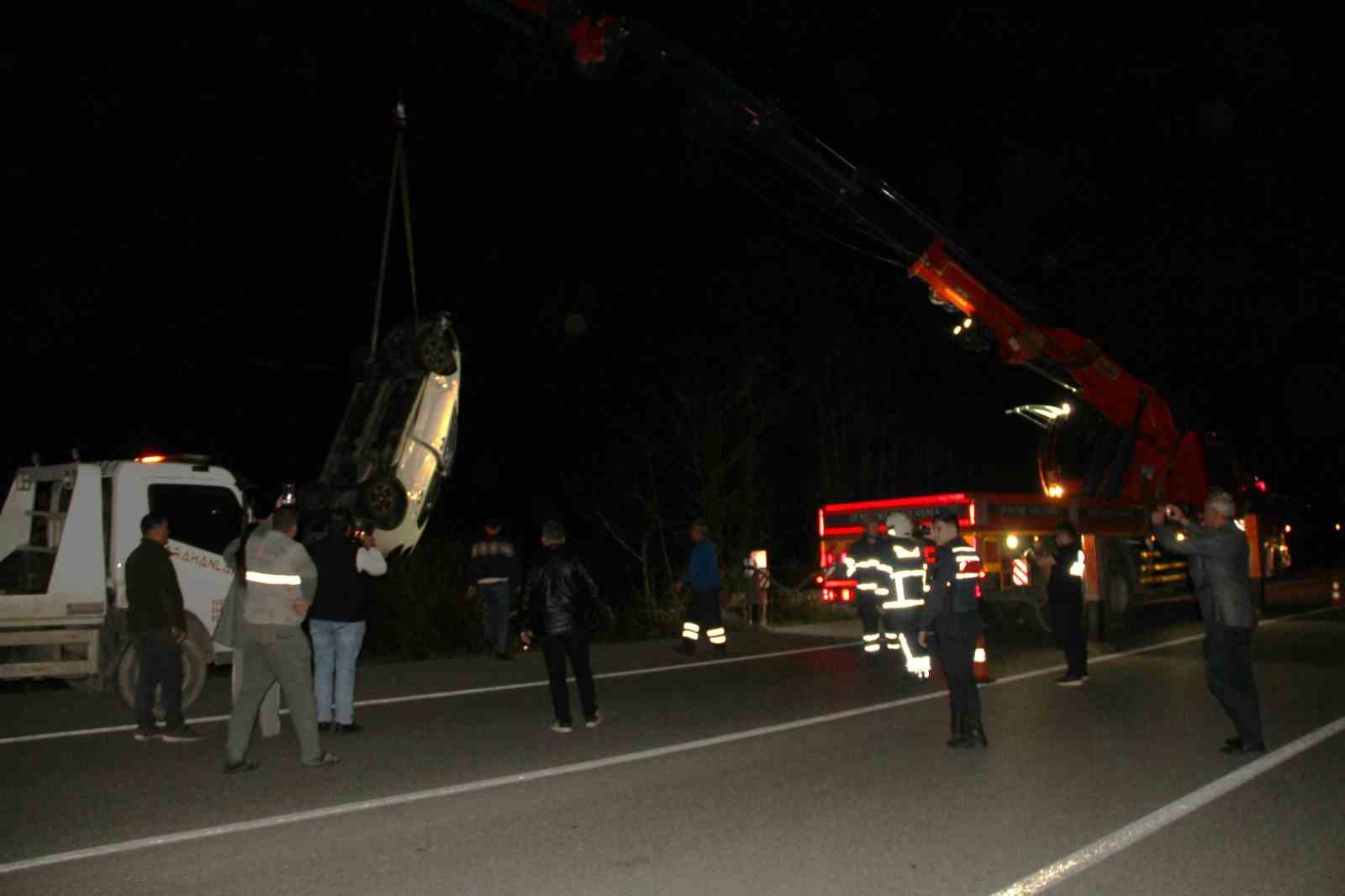 Otomobil fındık bahçesine uçtu: 2 yaralı

