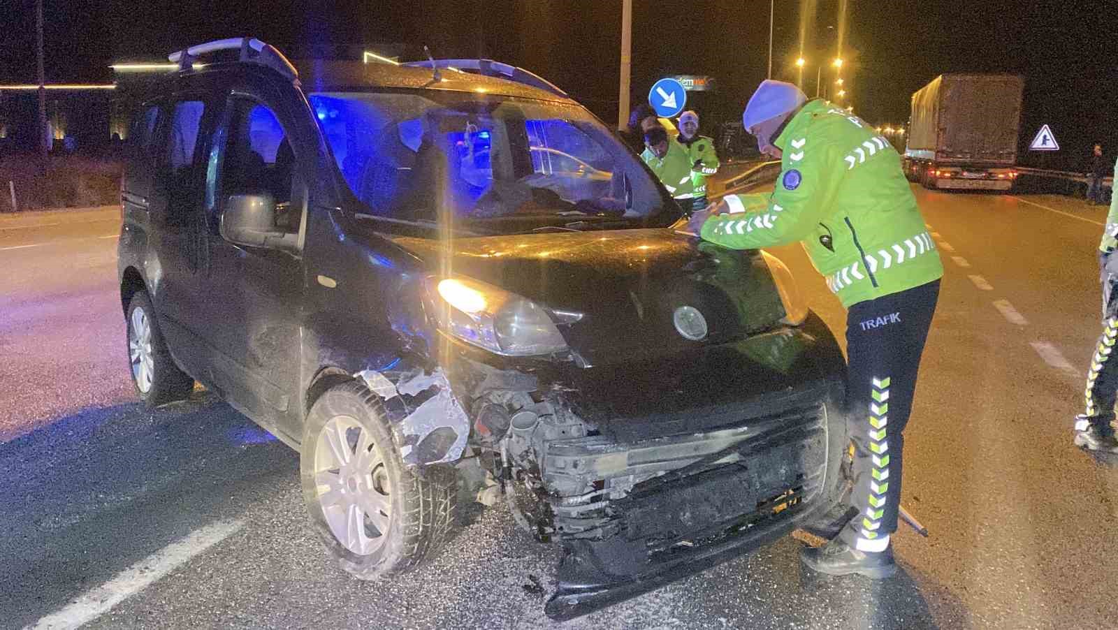 Otomobil ile hafif ticari araç çarpıştı: 5 yaralı
