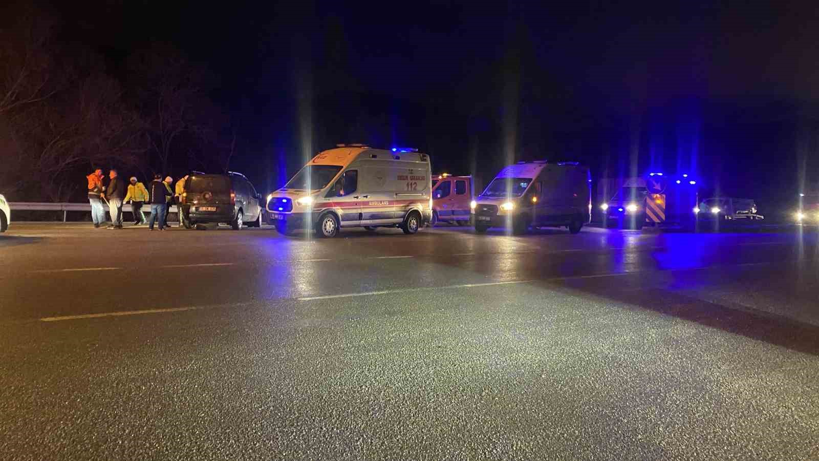 Otomobil ile hafif ticari araç çarpıştı: 5 yaralı
