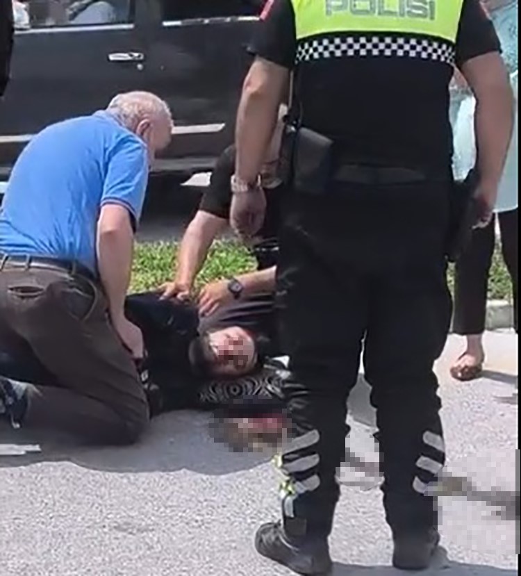 Otomobil ile motosiklet çarpıştı, 1 kişi yaralandı: O anlar kamerada
