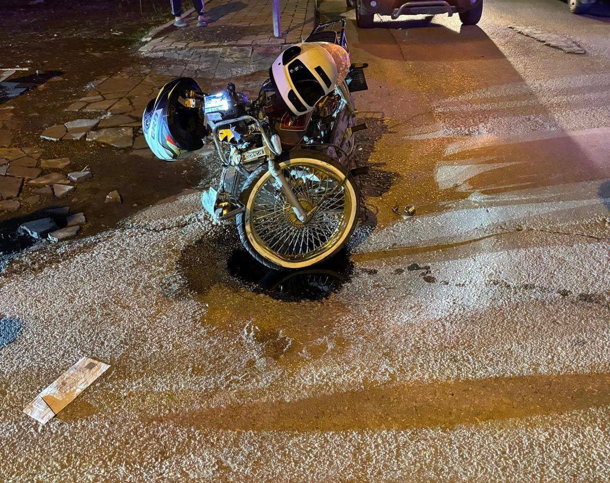 Otomobil ile motosiklet çarpıştı: 2 yaralı
