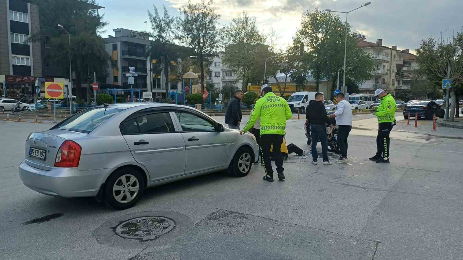 Otomobil ile motosiklet çarpıştı: 2 yaralı
