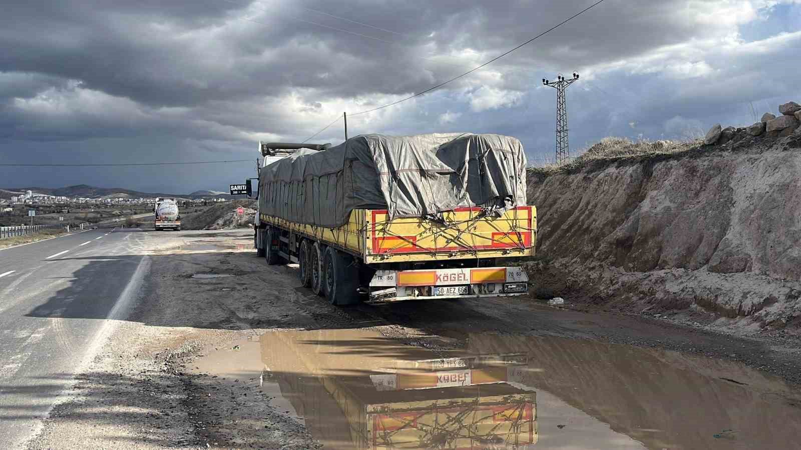 Otomobil ile tır çarpıştı: 2 yaşındaki çocuk hayatını kaybetti
